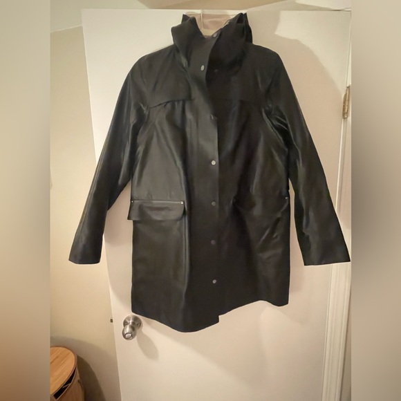 Lululemon Into the drizzle waterproof rain coat - Picture 6 of 8